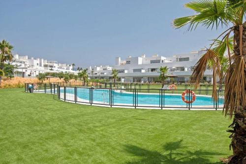 Pool-FREE parking-Close to beach-spacious yard