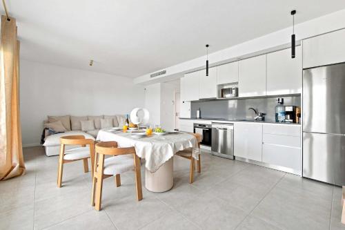 Pool-FREE parking-Close to beach-spacious yard