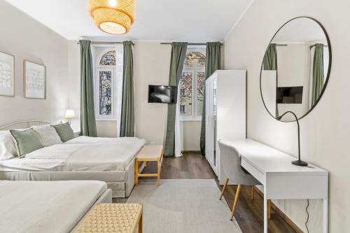 Modern 4-BR Apartment with Balcony and Near U6 Metro