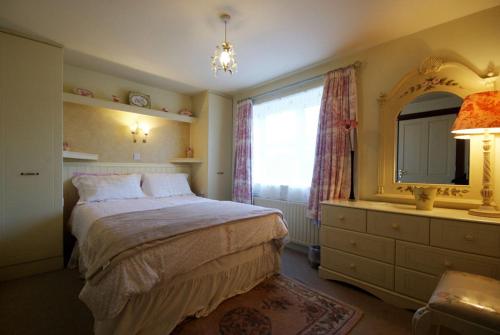 Postel nebo postele na pokoji v ubytování Newcastle Country Cottages