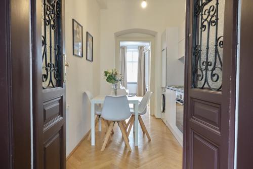1BR apartment near U3 metro with direct connection to city center