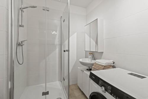 Modern 3-BR Apartment, Near Metro U4 and Danube
