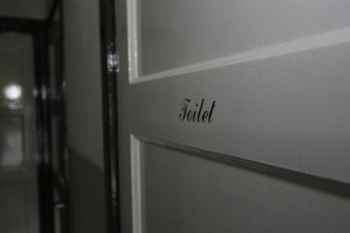 a door with the word killed written on it at Budgethotel de Zwaan in Eindhoven