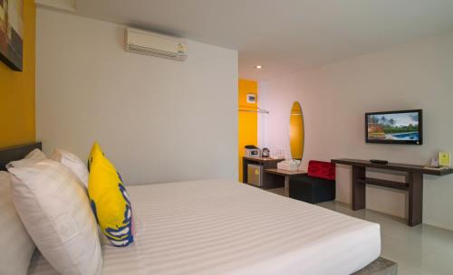 TV a/nebo společenská místnost v ubytování The Fong Krabi resort