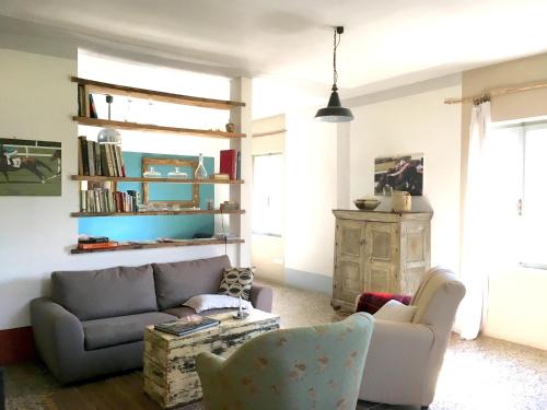 a living room with a couch and two chairs at Capannacce Organic and Horse Farm in Rapolano Terme