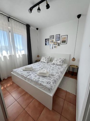 Apartments by the sea Rogoznica - 21634