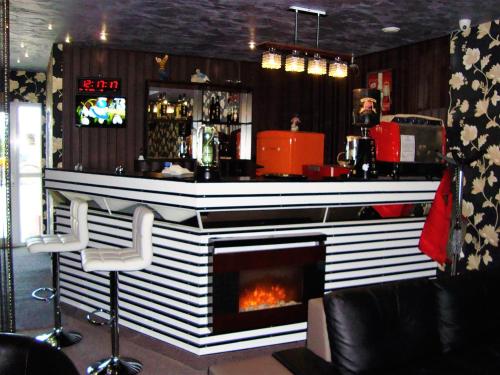 a bar with a fireplace in a room at Max - Mamaia Nord in Mamaia Sat/Năvodari