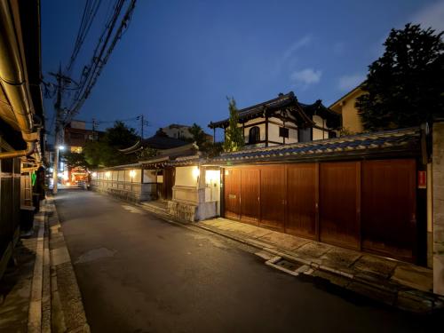 KANETSUNE - Exclusive Heritage Villa in Central Kyoto Temple Grounds