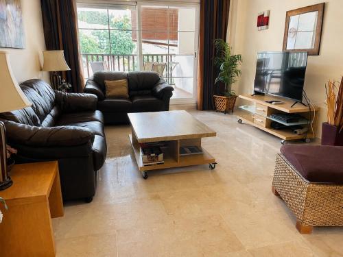 Spacious 3-Bedroom Apartment with Padel and Free Parking
