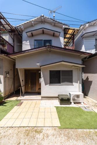 UJINA Poc-ket House