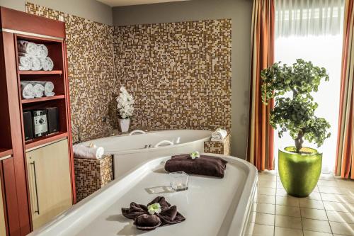 Postel nebo postele na pokoji v ubytování Seehotel Fleesensee