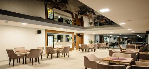 a dining room with tables and chairs and a restaurant at TeoDorka Med & SPA in Ciechocinek