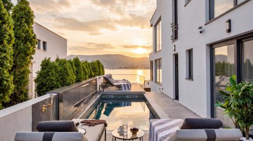Deluxe Villa Palace Nera SEAFRONT 2 POOLS & SPA