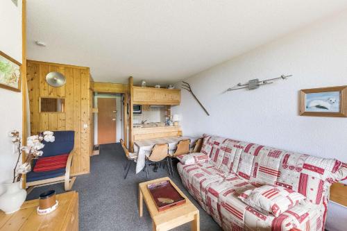 Résidence Armoise - Appartement de charme 2 pièces / 6 personnes à Arc 1800 en centre station, proche des pistes et des commerces, dans le village d MAE-1694
