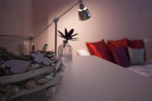 a table with a lamp and a vase with shells on it at Cà de Lelio in Manarola