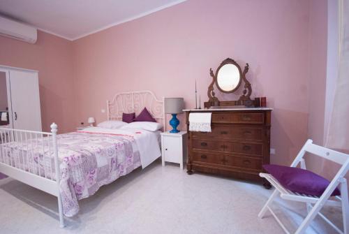a bedroom with a bed and a mirror and a dresser at Cà de Lelio in Manarola