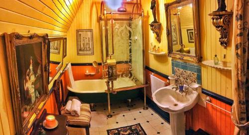 A bathroom at A Pilgrims Rest