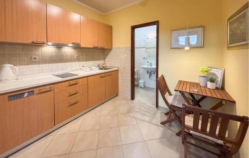 1 Bedroom Nice Apartment In Rab