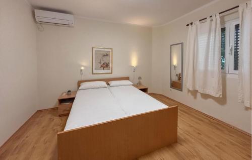 1 Bedroom Nice Apartment In Rab