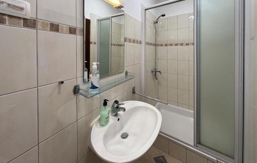 1 Bedroom Nice Apartment In Rab