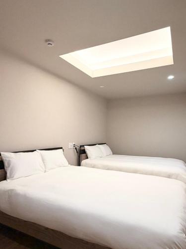 M Suites 403