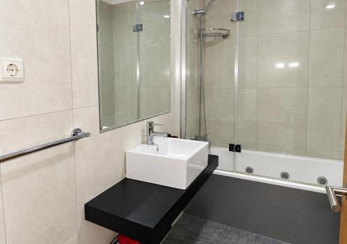 NICE and MODERN FLAT NEAR AIRPORT