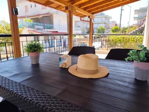 Sonia's Terrace Apartment - 5 Min to Beach