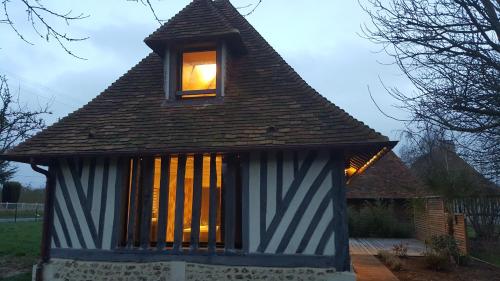a small gazebo with a light on it at Gîte Falafa Normand in Pont-lʼÉvêque