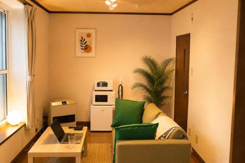 Quiet Sapporo local stay, 5-minute walk from the station, 10 minutes direct to Sapporo Station, Direct access to Odori and Susukino by subway