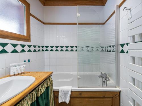 Chalet en duplex exposé sud avec cheminée à Méribel