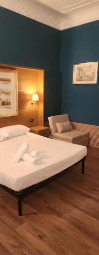Eat, relax, love rooms
