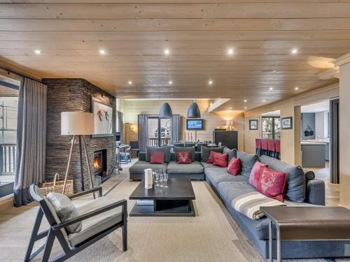 Appartement de standing avec terrasse plein sud, centre Val d'Isère, proche pistes, 8 personnes