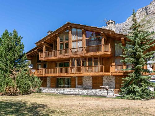 Appartement de standing avec terrasse plein sud, centre Val d'Isère, proche pistes, 8 personnes