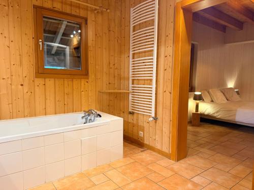 Chalet GERARDMER vue lac 5 min à pied du centre ville jacuzzi jardin