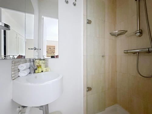 Two en-suite bedroom apartment on La Croisette - Sea view