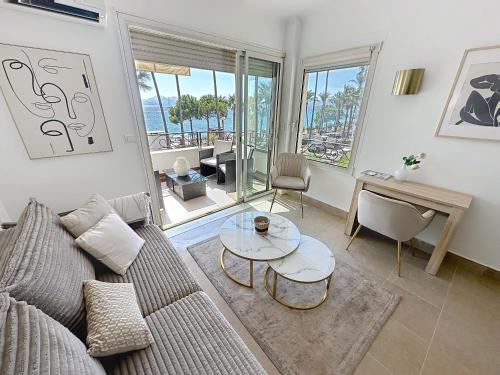 Two en-suite bedroom apartment on La Croisette - Sea view