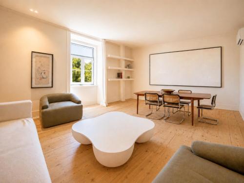 Bleisured - 3 BR DESIGN APARTMENT IN CAMPO DE OURIQUE