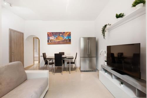 Montecuccoli Modern Home by FGL Collection