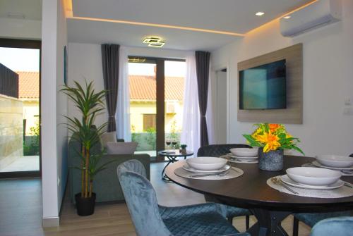 Royal Ivy Apartment