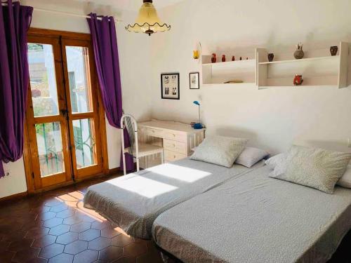 Fantastic 3-bedroom Home & Terrace close to Beach
