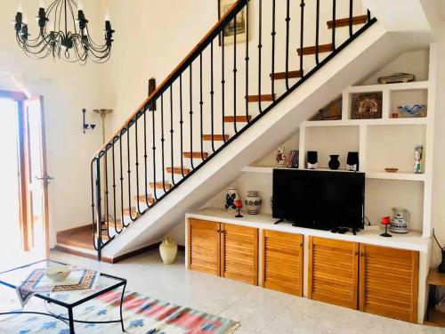 Fantastic 3-bedroom Home & Terrace close to Beach