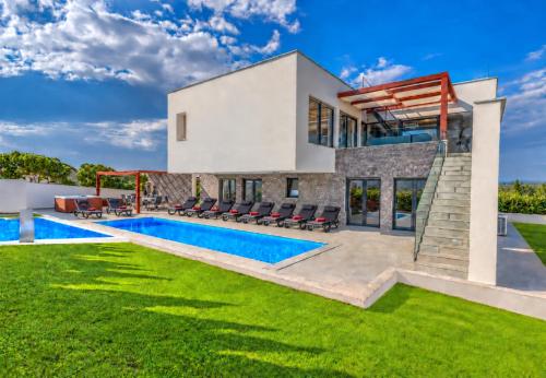 Villa am Meer mit Pool & Kinderpool - Leon's Holiday Homes