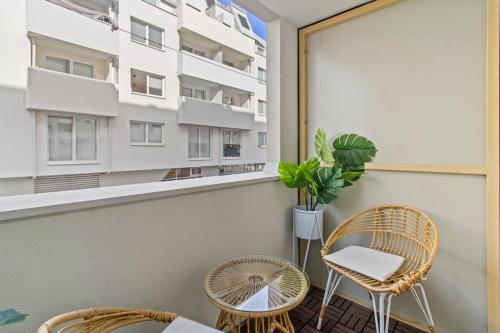 1BR balcony stay near U1 metro and Donau Zentrum