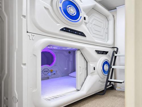 Min hostel capsules FREE Towels & Luggage Storage