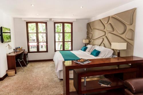 Ένα ή περισσότερα κρεβάτια σε δωμάτιο στο Hotel Virrey Park