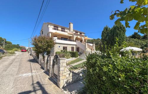 Cozy Apartment In Rab With Wifi