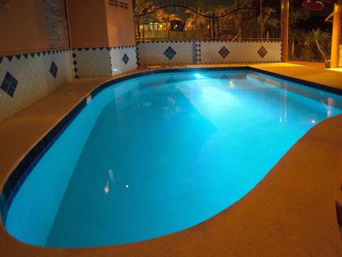 a large blue swimming pool in a hotel at Pattaya Garden Apartments Boutique Hotel in Pattaya South