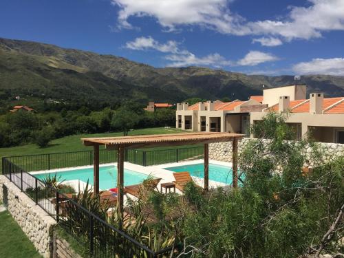Πισίνα στο ή κοντά στο Parque Los Nogales Apart Hotel