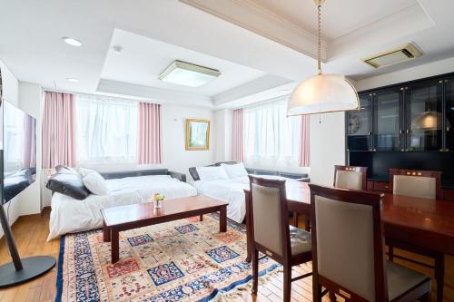 L-140m2,Elevator,Max19pp,2 toilets,Free Wifi