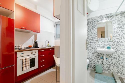 Stylish apt with Garden, Hilton area. near Metro